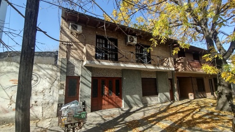 Casa en Venta con lote de 10 x 60 en calle 69 entre 1 y 2 