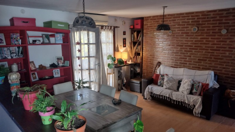 Casa en Venta con lote de 10 x 60 en calle 69 entre 1 y 2