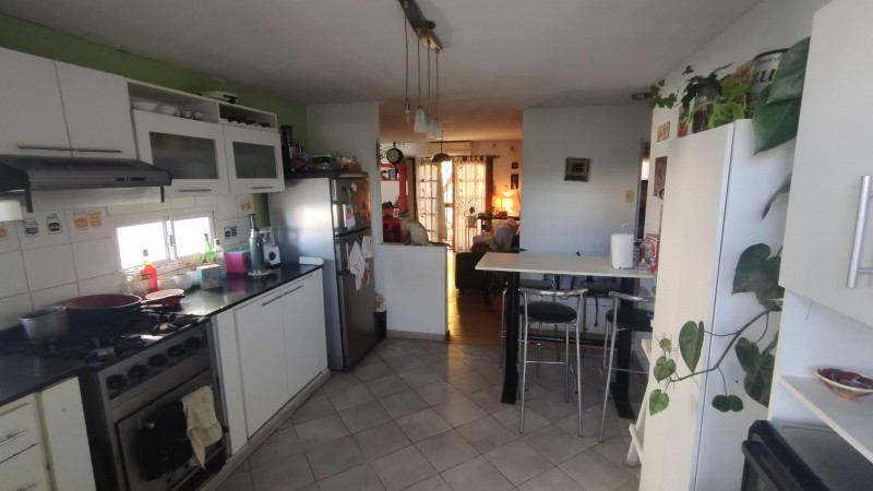 Casa en Venta con lote de 10 x 60 en calle 69 entre 1 y 2