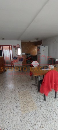 Casa en Venta en La Plata sobre avenida Comercial calle 7  