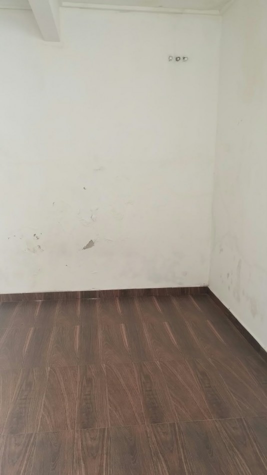 PH en alquiler de dos dormitorios y escritorio en La Plata cerca de facultades del Bosque y del Centro de la ciudad.