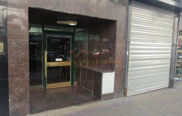 Departamento en venta en pleno centro de La Plata de tres dormitorios, habitación de servicio y cochera cubierta