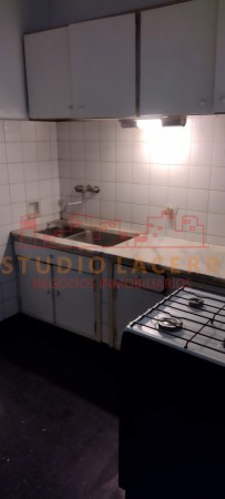 Departamento en venta en pleno centro de La Plata de tres dormitorios, habitación de servicio y cochera cubierta