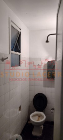 Departamento en venta en pleno centro de La Plata de tres dormitorios, habitación de servicio y cochera cubierta