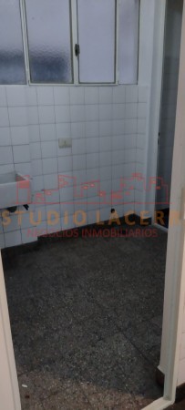 Departamento en venta en pleno centro de La Plata de tres dormitorios, habitación de servicio y cochera cubierta