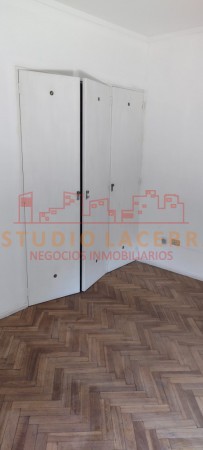 Departamento en venta en pleno centro de La Plata de tres dormitorios, habitación de servicio y cochera cubierta