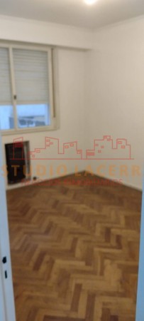 Departamento en venta en pleno centro de La Plata de tres dormitorios, habitación de servicio y cochera cubierta