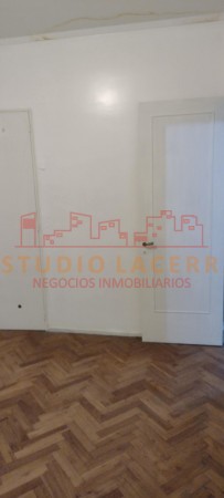 Departamento en venta en pleno centro de La Plata de tres dormitorios, habitación de servicio y cochera cubierta