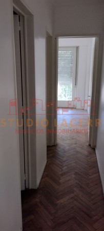 Departamento en venta en pleno centro de La Plata de tres dormitorios, habitación de servicio y cochera cubierta
