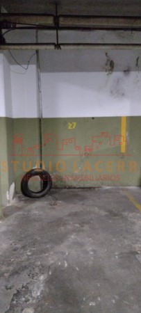 Departamento en venta en pleno centro de La Plata de tres dormitorios, habitación de servicio y cochera cubierta